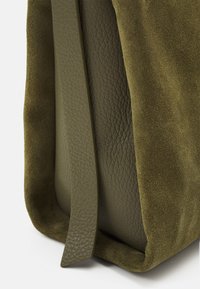 Coccinelle BOHEME - Ručna torba - laurel green