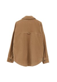 Camicia in velluto a coste marrone, con colletto, maniche lunghe e orlo arrotondato. La texture è a coste con cuciture visibili e un semplice dettagli posteriori con anello.