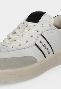 Valentino SATURNO - Baskets basses - white/black