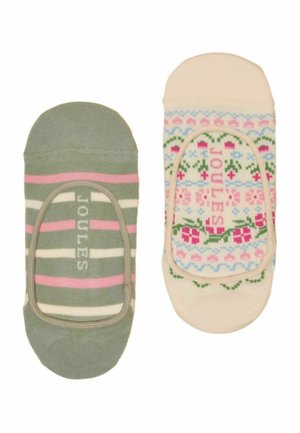Pereche de șosete tip no-show, una cu dungi verzi și roz, cealaltă cu modele florale și geometrice în roz, verde și albastru pe fundal bej.