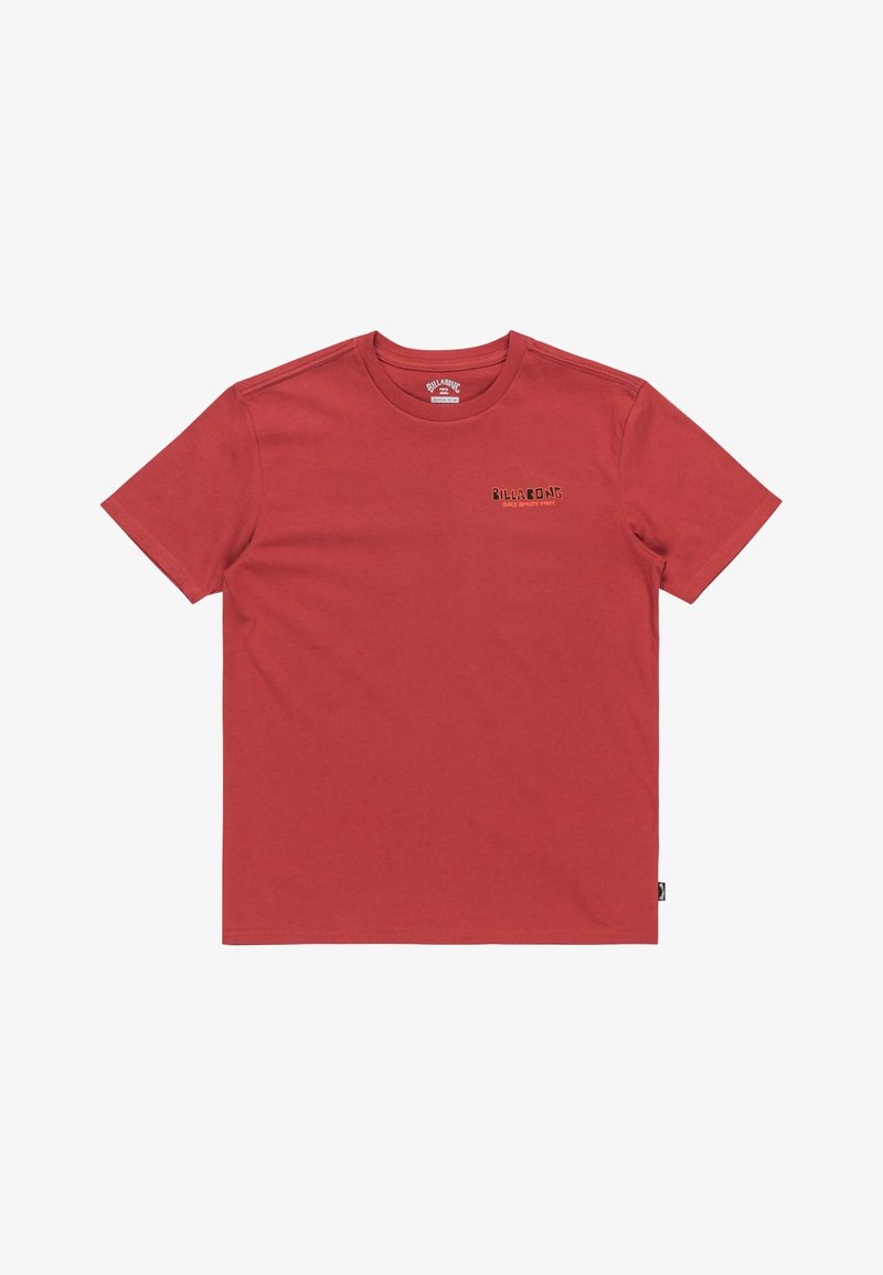 Červené bavlněné tričko s krátkým rukávem, kulatým výstřihem a malým logem na levé straně hrudi. Hladká textura, uvolněný střih.