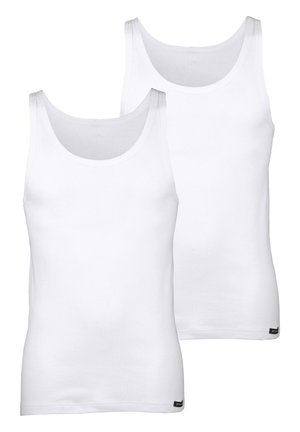 Weiße Baumwoll-Tanktops mit runden Ausschnitten, glatter Textur und ohne sichtbare Muster. Enthält zwei identische Teile mit kleinen Markenetiketten.