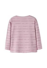 Jasnoróżowy top z długim rękawem, z okrągłym dekoltem i subtelnym wzorem poziomych pasków na plecach. Miękka tkanina o luźnym kroju.