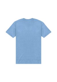 Camiseta de algodón azul claro con mangas cortas y cuello redondo. Presenta una textura suave y costuras uniformes a lo largo de los dobladillos.