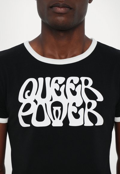 Ludovic de Saint Sernin QUEER POWER UNISEX - Apdrukāts T-krekls - black