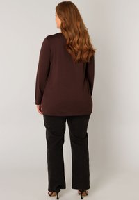 BASE LEVEL CURVY ANINE - Strickpullover - brown