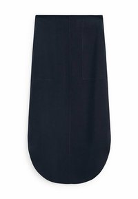 Musta, pitkä hame suoran muotoilun kanssa, jossa on kaksi sivutaskua ja pyöristetty helma. Valmistettu sileästä kankaasta, jossa on minimaalinen tekstuuri.