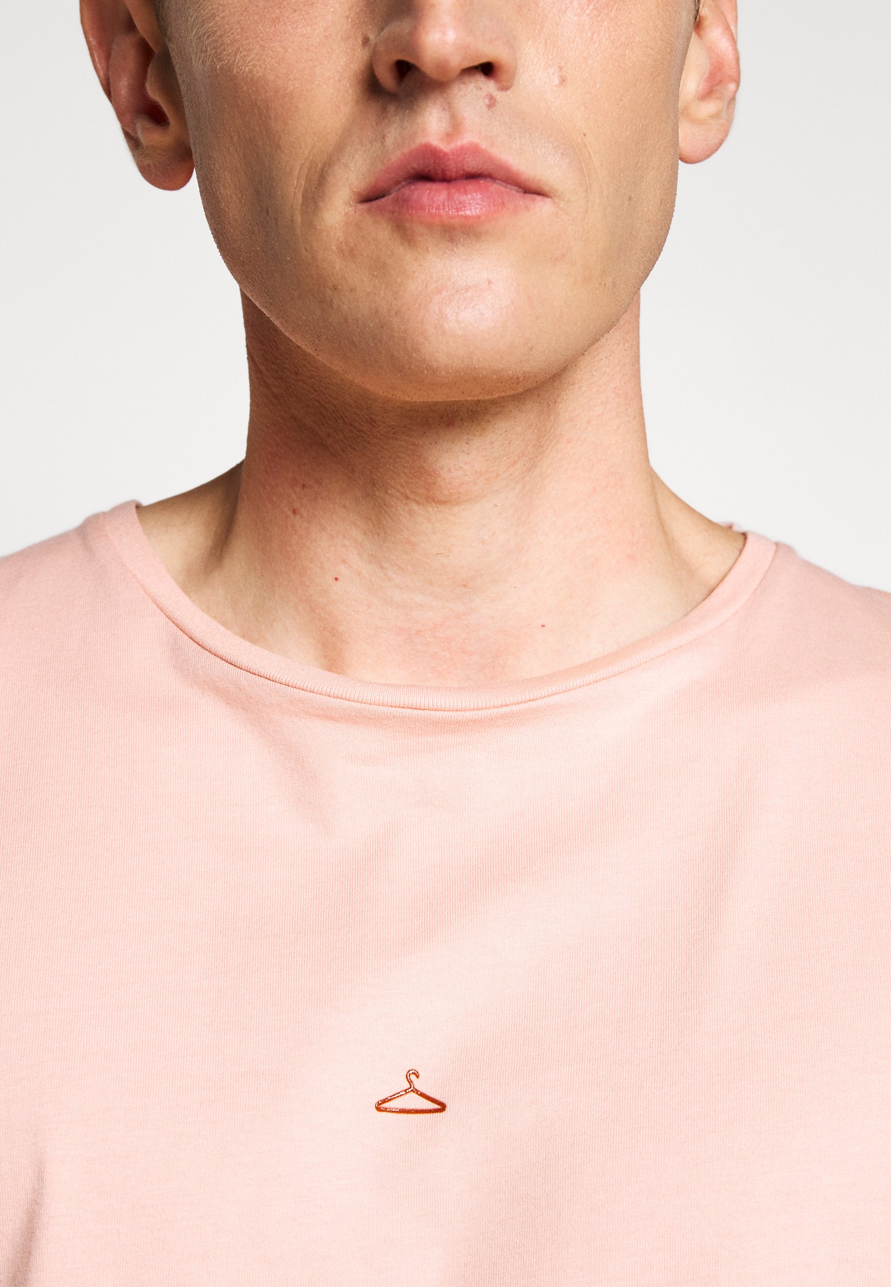 Holzweiler HANGER TEE T shirts pink Zalando.no HANGER TEE LYSERØD T SKJORTER | Hoyer.no
