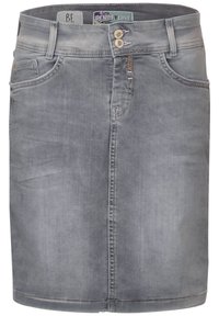 Grå denimkjol med en figursydd design, två framfickor, två knappar i midjan och synliga sömmar. Mitten av låret längd.