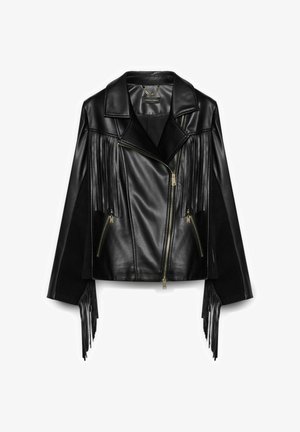 Giacca in ecopelle nera con zip frontale, ampi risvolti, dettagli frangiati sulle maniche e zip metalliche.