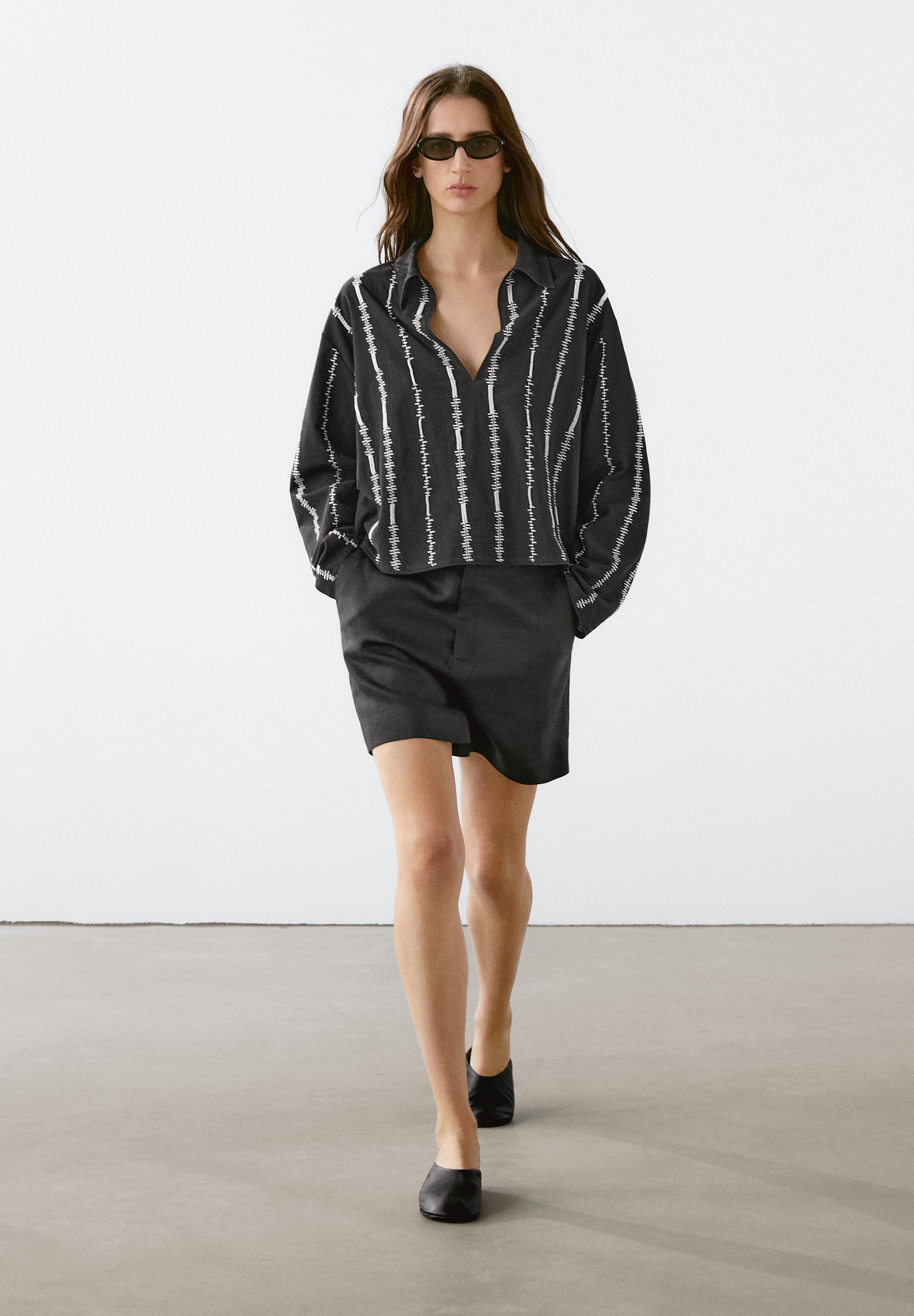 【Massimo Dutti】Pleated Bermuda shorts / Black 05035535700-c.jpg?ts=1746608501057