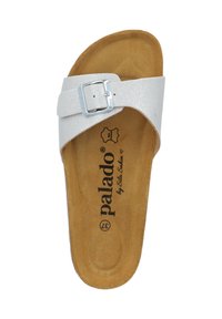 Sandal con zeppa bianca e scintillante con fibbia argentata, dotata di una soletta in cuoio marrone imbottita e logo del marchio stampato. Design con suola piatta.
