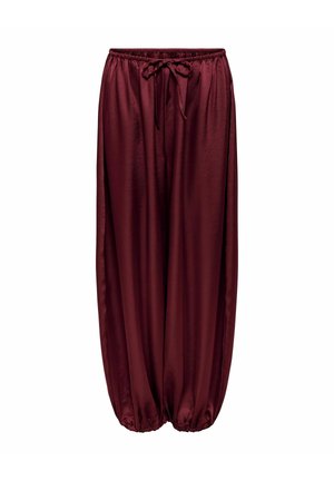 Pantalones sueltos de satén color granate con cintura elástica y cordón, puños elásticos fruncidos en los tobillos.