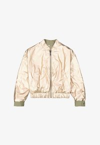 Unselected, green summer