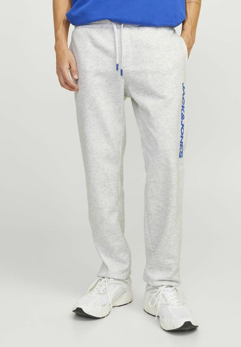Jack & Jones JOGGING REGULAR FIT - Pantalones deportivos - white melange