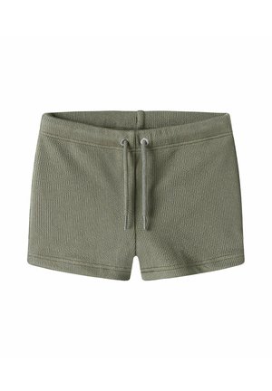 Olívovo zelené textúrované pletené šortky s elastickým pásom a nastaviteľnou šnúrkou, navrhnuté na bežné nosenie.