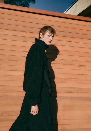 Han Kjøbenhavn WIDE LEG TROUSERS UNISEX - Tygbyxor - black