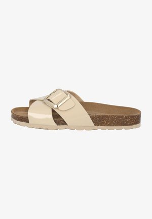 Sandaletta slide in vernice beige con una larga fascia incrociata e un'accento di fibbia metallica. Suola in sughero per il comfort con una finitura testurizzata.