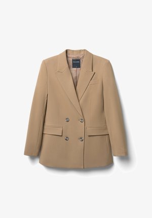 Blazer doppiopetto in tessuto marrone chiaro, con colletto a revers, due tasche frontali e bottoni in metallo argentato. Texture morbida.