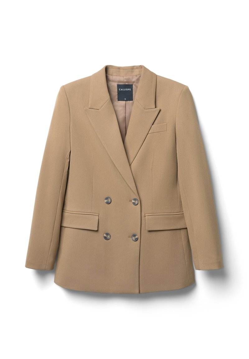 Blazer croisé en tissu marron clair, avec un col cranté, deux poches avant et des boutons en métal argenté. Texture lisse.
