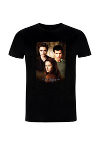 Sort bomulds T-shirt med et centralt grafik af tre karakterer fra "The Twilight Saga," med en mørk baggrund og prægede titel.