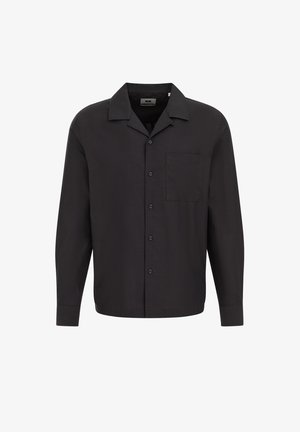 Schwarz langärmliges Hemd aus strukturiertem Stoff, mit einer durchgehenden Knopfleiste, einem Kragen und einer einzigen Tasche auf der linken Brust.