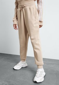 adidas Originals JUNIOR UNISEX - Pantalon de survêtement - magic beige