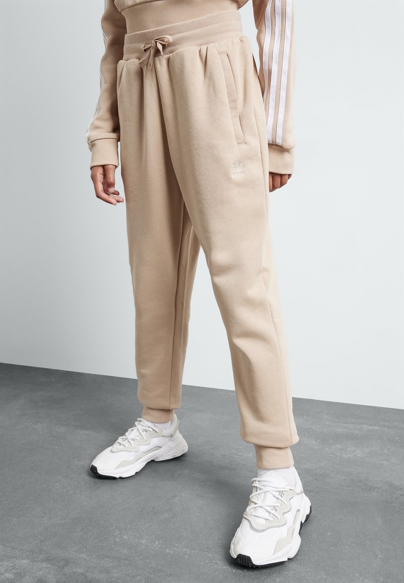 adidas Originals JUNIOR UNISEX - Pantalon de survêtement - magic beige