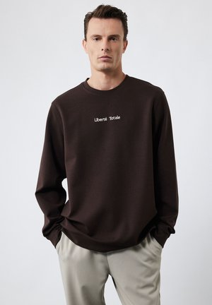 - Bluza
