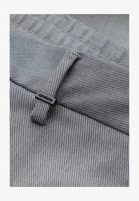 Non sélectionné, grey