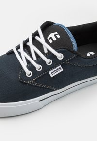 Etnies JAMESON 2 ECO - Sportcipő - blue/black/white