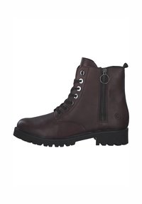 Bottes chevilles en cuir marron avec œillets en métal, devant à lacets et fermeture éclair sur le côté. Présente une semelle texturée et des coutures renforcées.