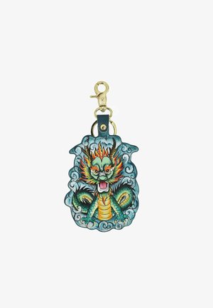 Drachenförmiger Schlüsselanhänger in Grün und Gold mit detaillierten Designs von Schuppen, feurigem Mähnen und Wolkenmotiven. Goldene Beschläge inklusive.