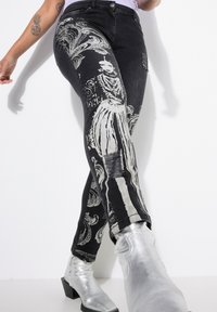 Thumbnail Image 6