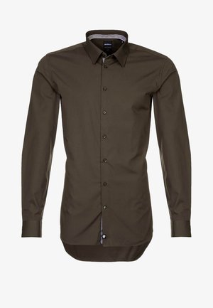 Camicia da uomo a maniche lunghe verde oliva scuro con bottoni, colletto appuntito e orlo curvo.