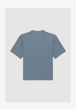 T-shirt met korte mouwen van zacht, lichtblauw stof met een ronde hals en een relaxed fit. Soepele textuur, geen zichtbare patronen of logo's.