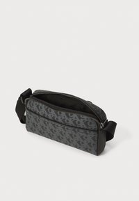 Calvin Klein Jeans TEXTURED CAMERA BAG  - Skulderveske - black