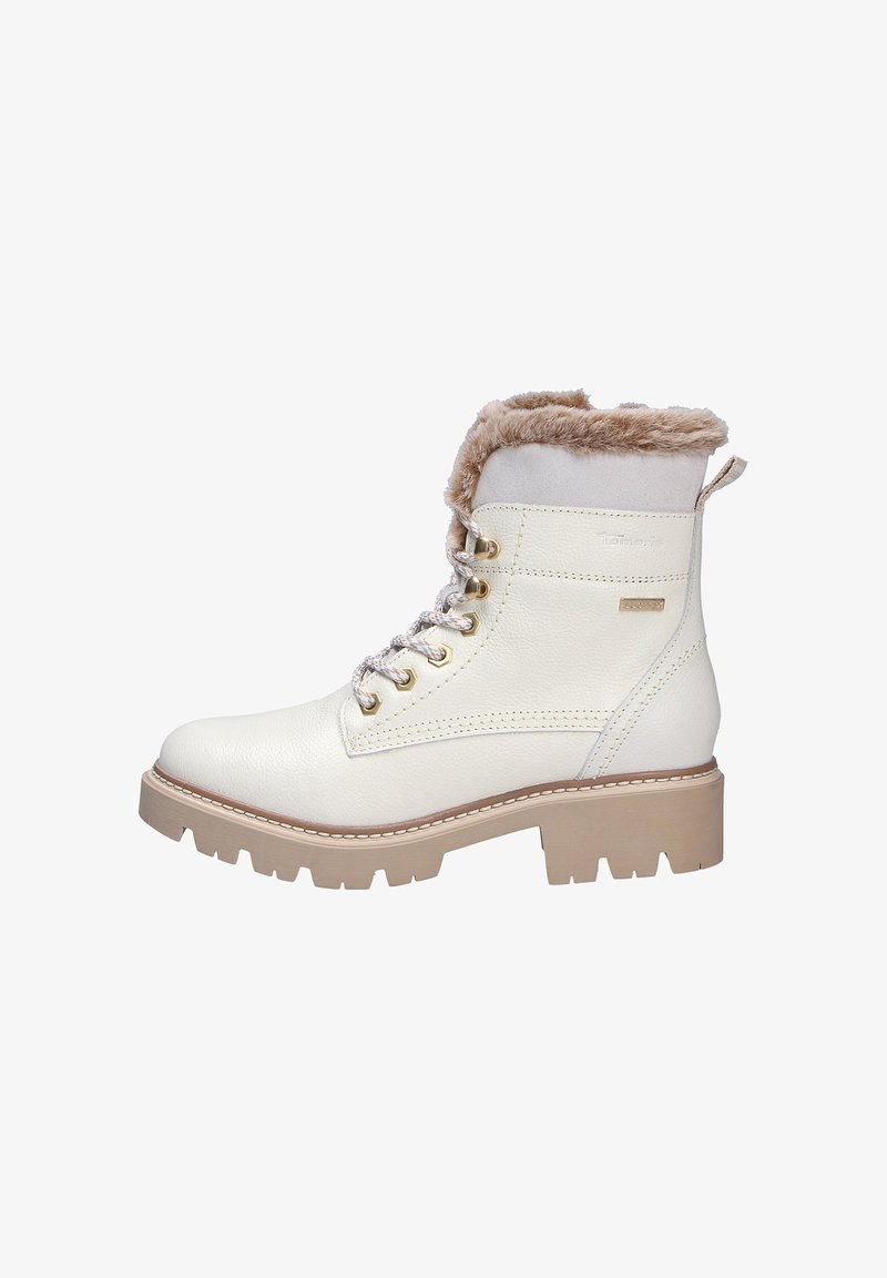 Weiße Lederstiefeletten mit Kunstfellkragen, runder Schuhspitze, stabiler Profilsohle und metallischen Ösen für die Schnürsenkel. Strukturierte Oberseite mit genähten Akzenten.