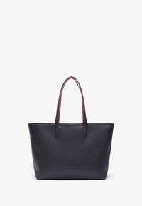 Borsa a spalla nera in pelle con finitura testurizzata, dotata di manici rossi e design a cima aperta. Minimalista e spaziosa.