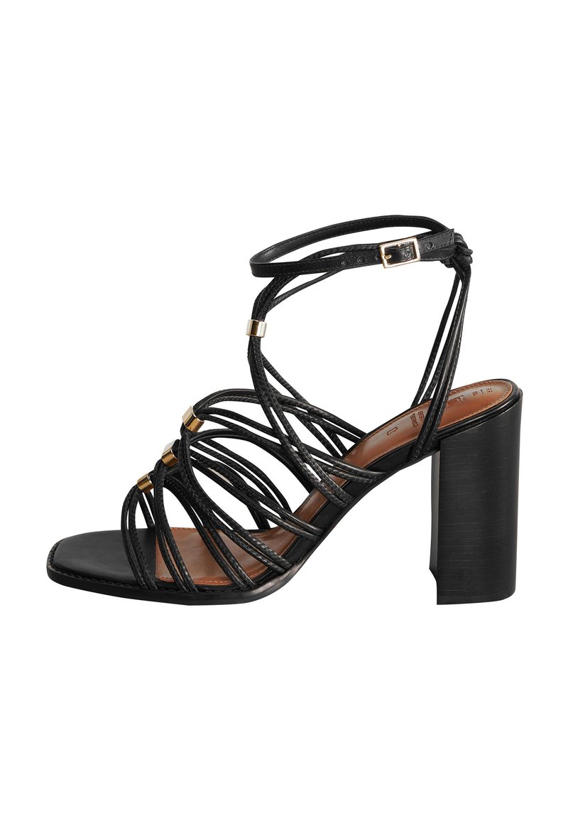 Sort, stribet hæl sandal med sammenflettede stropper, guld accenter, firkantet tå og en chunky hæl. Glat læderoverflade og minimalistisk design.