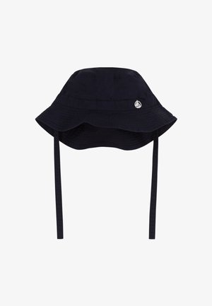Marineblå bøttehatt laget av stoff, med bred brem, justerbar hakestropp og en liten logodetajle på fronten.