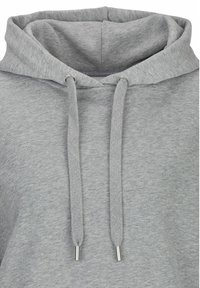 Grå hoodie gjord av mjukt tyg med dragsko i huva. Har silverfärgade metallagletter på dragskorna och en avslappnad passform.