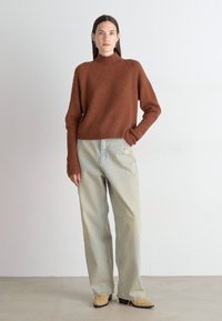 HUGO SURPY - Strickpullover - brown eighteen