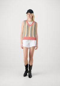 Wrangler CROPPED SWEATER VEST - Maglione - pink/multi-colored