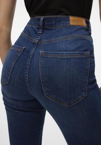 Vero Moda Vaqueros pitillo - blue denim