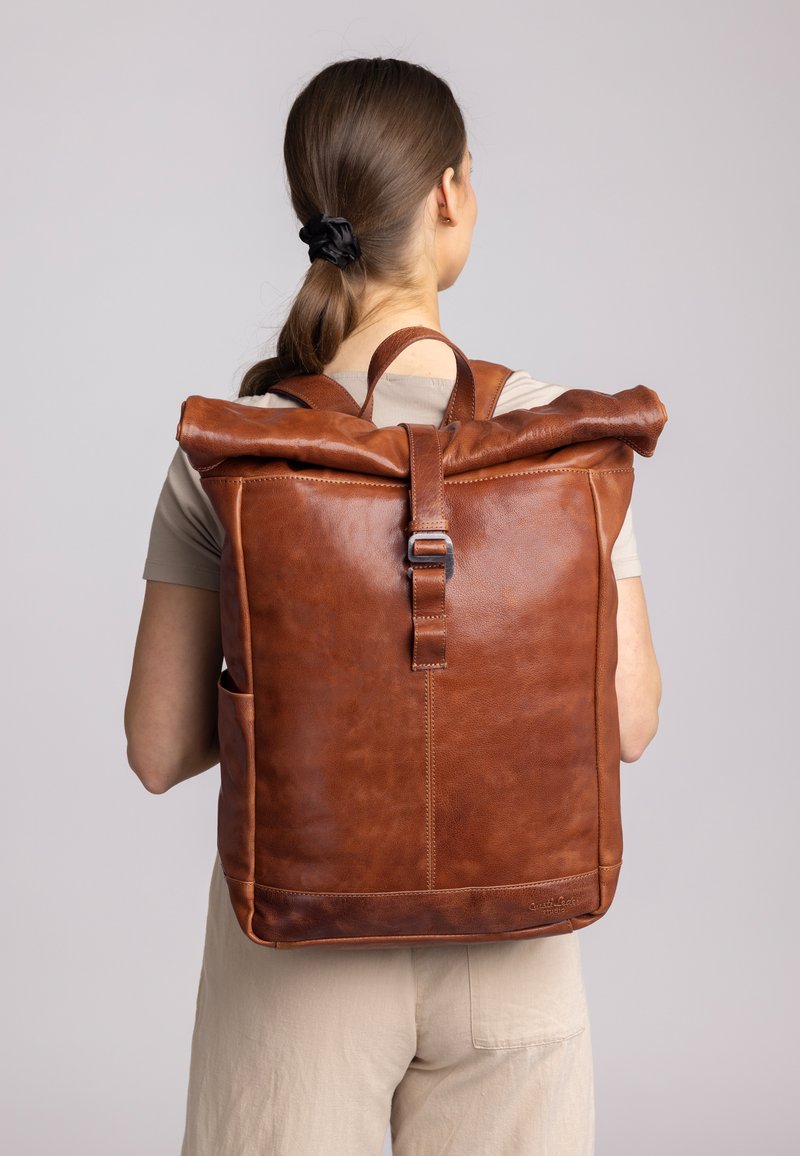 Rucksack Gusti Leder Mattis Kurierrucksack Mattis Aus Leder Bei