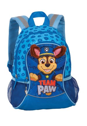 Blauwe kinder rugzak met cartoonhond in politiepak, pluche oren, patroon met pootafdrukken en tekst "TEAM PAW" op het voorvak.