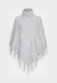 Grå poncho med høj hals, der har et struktureret diamantmønster og frynseege for detalje. Fremstillet af et blødt, vævet materiale.