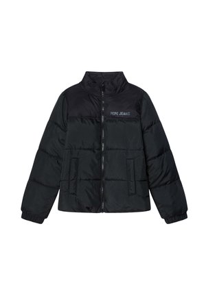 Giubbotto bomber nero con colletto alto, chiusura zip frontale e logo sul petto. Presenta una morbida texture trapuntata e tasche laterali.