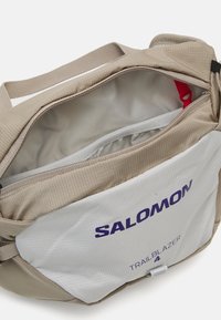 Salomon TRAILBLAZER BELT UNISEX - Ledvinka - vintage khaki/glacier gray